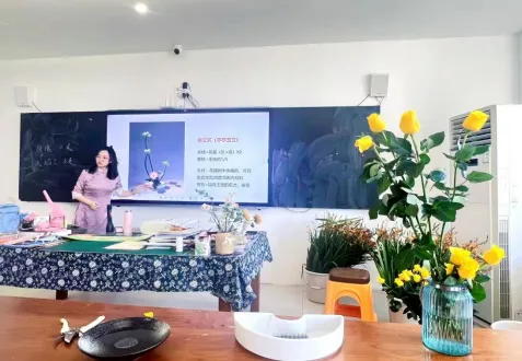 秋日插花韵悠长，师者修习意未央-秋日插花韵悠长，师者修习意未央-培训动态