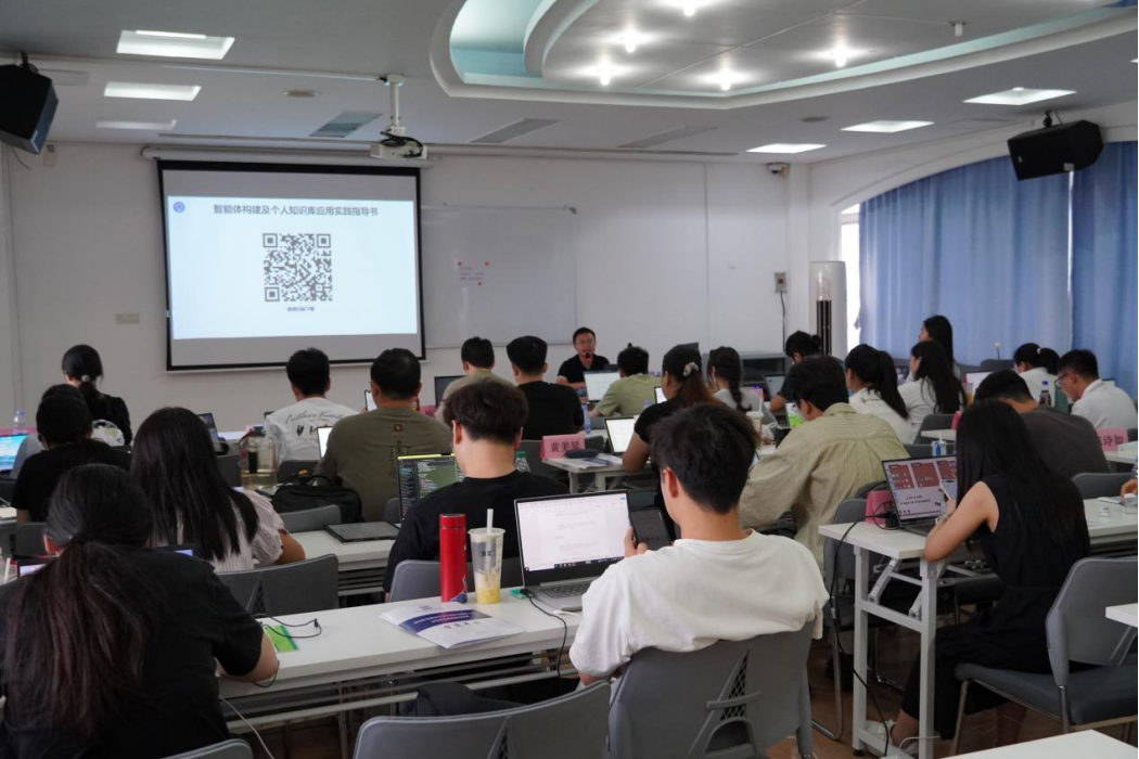 聚焦教育数字化转型丨AIGC技术的教学应用路径探索——深圳市中小学教师AI工具全场景实战赋能培训圆满结班聚焦教育数字化转型丨AIGC技术的教学应用路径探索——深圳市中小学教师AI工具全场景实战赋能培训圆满结班,深圳教育研修院