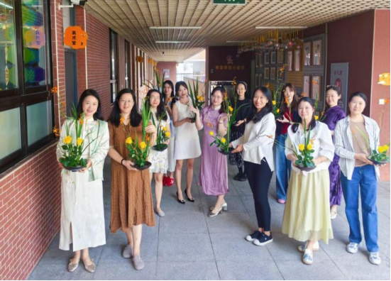 秋日插花韵悠长，师者修习意未央秋日插花韵悠长，师者修习意未央,深圳教育研修院
