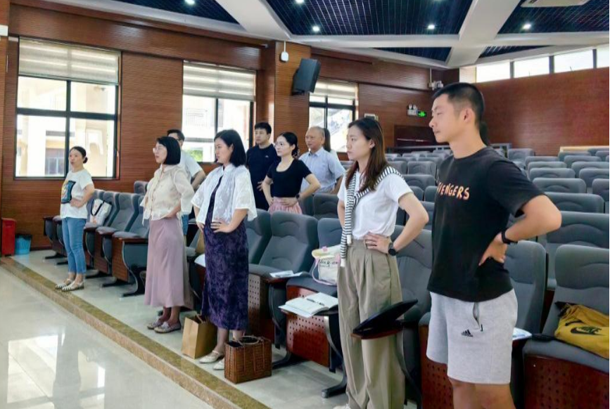 梨园雅韵传薪火,国粹华光耀鹏城美育一件事丨梨园雅韵传薪火,国粹华光耀鹏城,深圳教育研修院