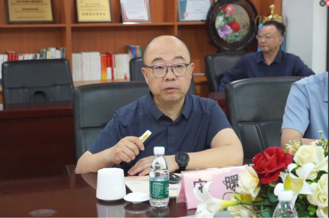 2026年5月13日上午，韩山师范学院化学与环境工程学院林文杰院长一行莅临深圳教育研修院，双方就师范类学生赴深港澳开展研学活动进行深入研讨。入湾研学，共育良师——韩山师范学院化学与环境工程学院一行莅临我院座谈交流,深圳教育研修院