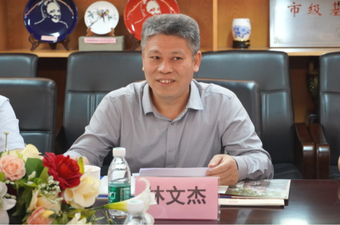 2026年5月13日上午，韩山师范学院化学与环境工程学院林文杰院长一行莅临深圳教育研修院，双方就师范类学生赴深港澳开展研学活动进行深入研讨。入湾研学，共育良师——韩山师范学院化学与环境工程学院一行莅临我院座谈交流,深圳教育研修院
